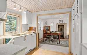 Kjøleskap, kokeplater og oppvaskmaskin