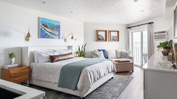 Tabla de planchar con plancha, wifi gratis y ropa de cama