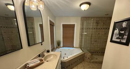 Spacious 5-bedroom house in delightful Greenville 10 minutes from downtown