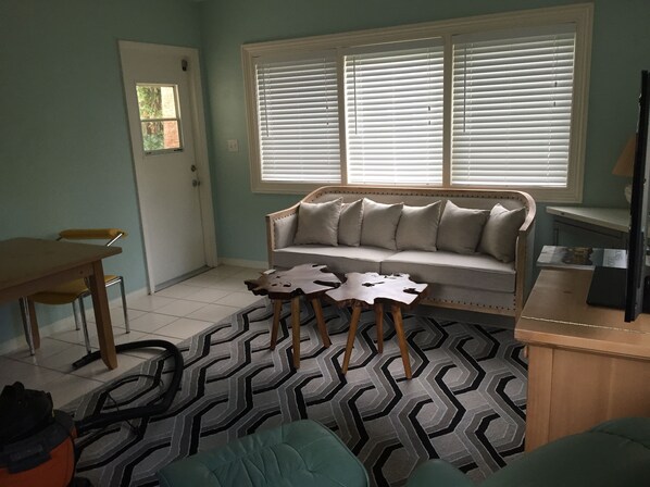 Living area - Charming stand alone Guest House in Naples, 2 blks to beach, 336 1/2 2nd Ave N (Naples)