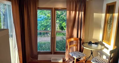 Spacious cabin right on the lake, perfect for your next family vacation!