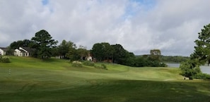 Golf - Tranquility Villa by the lake with green backyard. Free wifi, kayaks, bike, pool (Huntsville)