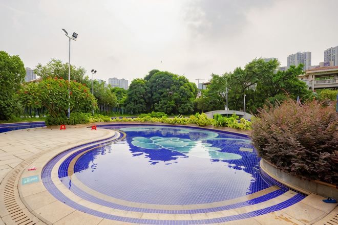حمام سباحة