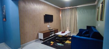 Superior Studio Suite, Courtyard View | Living area | 42-inch flat-screen TV with cable channels