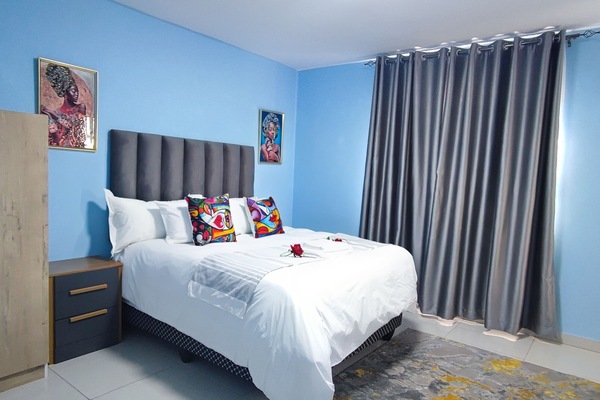 Deluxe Double or Twin Room, Courtyard View | Hypo-allergenic bedding available, blackout drapes, WiFi (free)