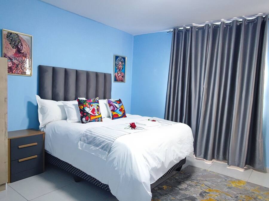 Deluxe Double or Twin Room, Courtyard View | Hypo-allergenic bedding available, blackout drapes, WiFi (free)