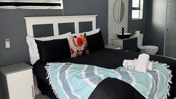 Comfort Double or Twin Room, Courtyard View | Hypo-allergenic bedding, blackout drapes, free WiFi, bed sheets