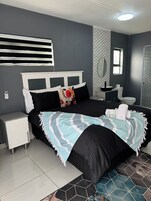 Comfort Double or Twin Room, Courtyard View | Hypo-allergenic bedding, blackout drapes, free WiFi, bed sheets