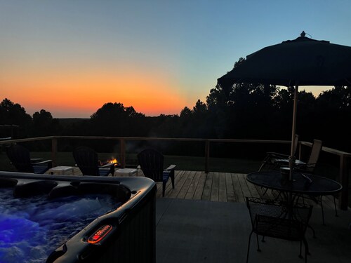 Pet friendly 4 bed 2 bath home with outdoor shower close to local campgrounds!