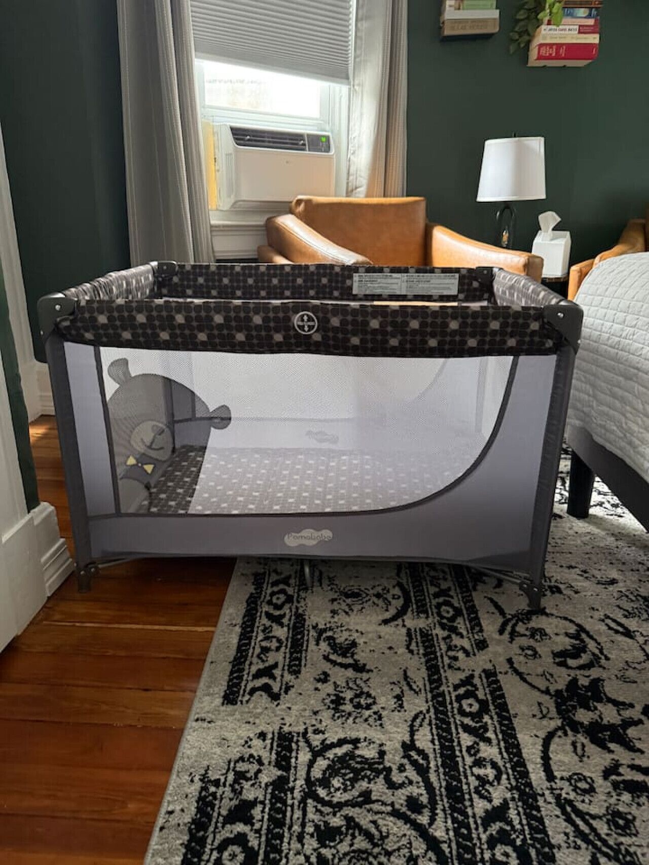 4 chambres, bureau, fer et planche à repasser, lit parapluie