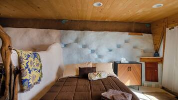 1 slaapkamer, een strijkplank/strijkijzer, reisbedje, wifi