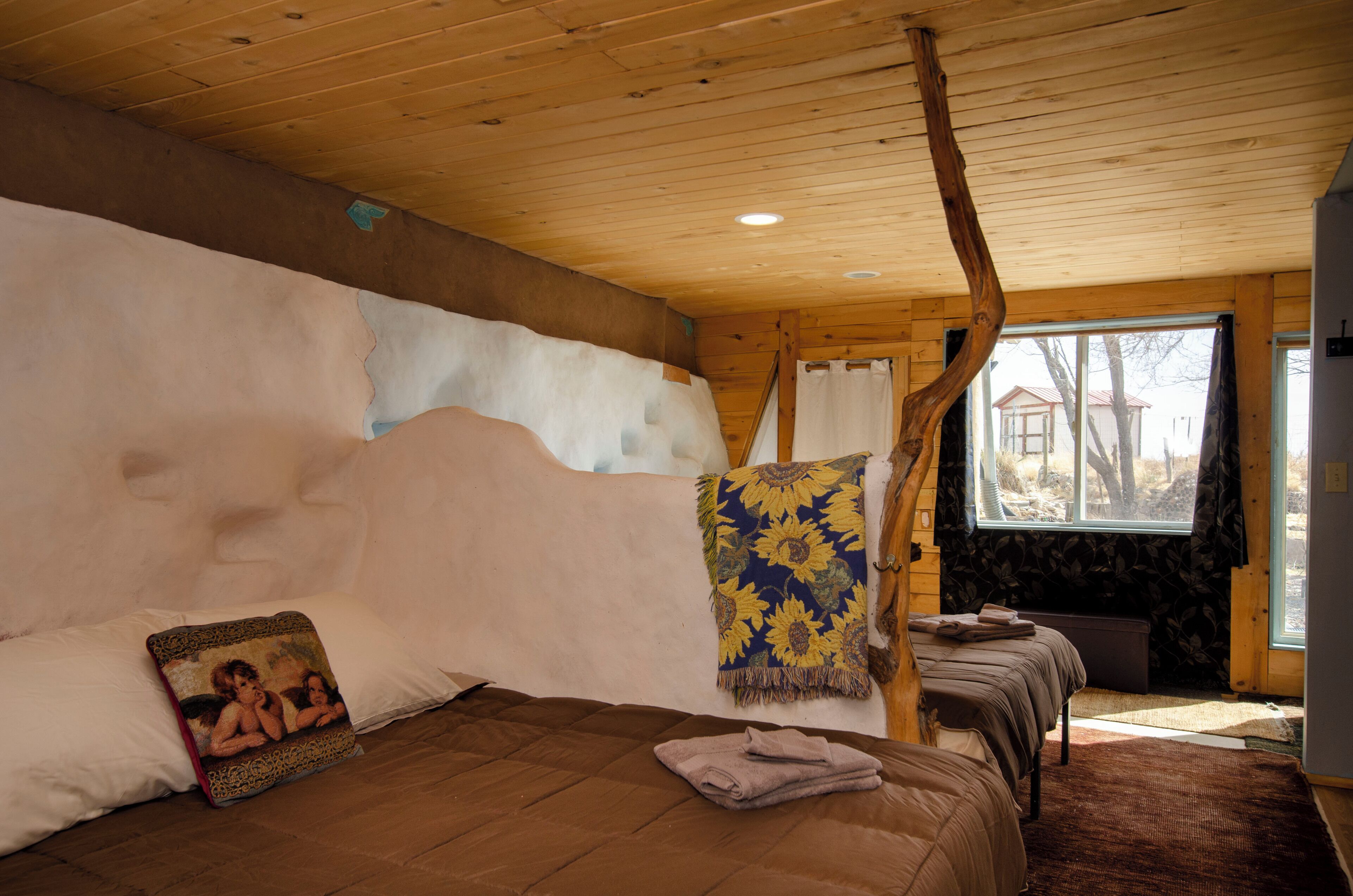 1 bedroom, iron/ironing board, travel crib, WiFi