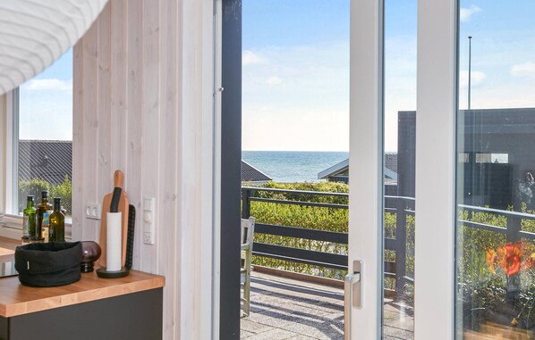 Interior - Amazing home in Juelsminde (Juelsminde)