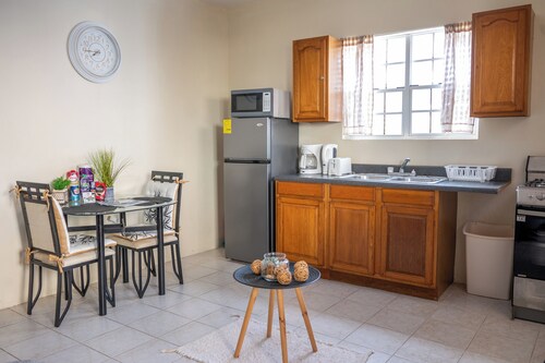 Cole Bay - Chic 1-bedroom furished apartment in walking distance to Simpsonbay