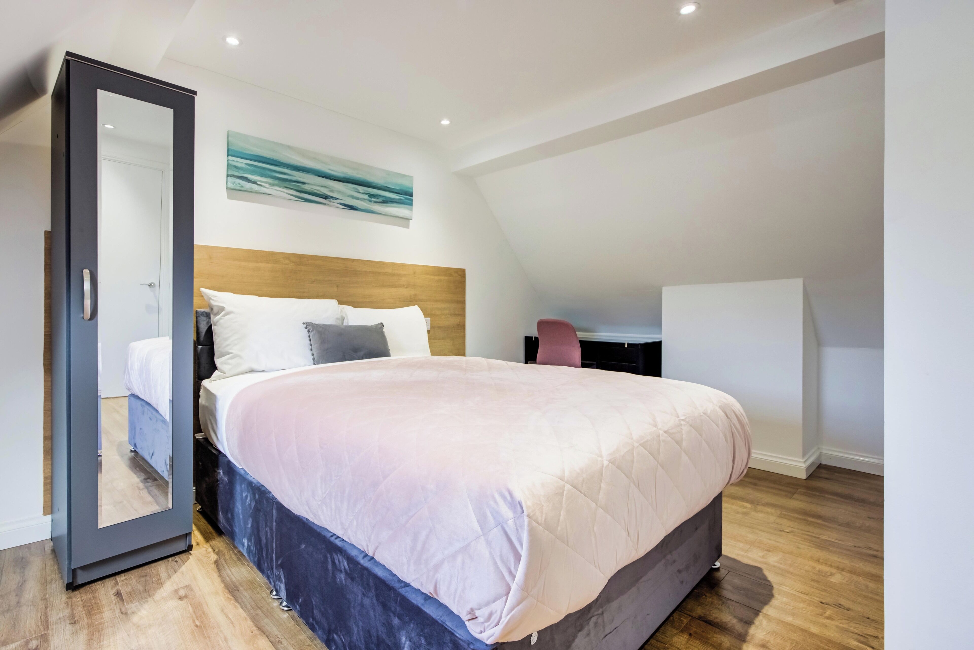 8 slaapkamers, een strijkplank/strijkijzer, wifi, beddengoed