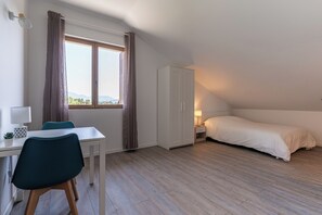 1 bedroom, iron/ironing board, WiFi, bed sheets - Studio Near Geneva and ski resorts (Bonne)