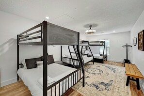 4 Schlafzimmer, Bügeleisen/Bügelbrett, Reisekinderbett, WLAN