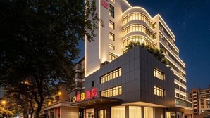A multi-story hotel with a modern facade, large windows, and a prominent signage indicating it is a hotel. - Super 8 Hotel (Sanming Sanyuan Chengguan Furong Road) (Sanming)