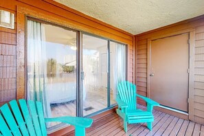 Terrace/patio - Pet-Friendly Beach Escape, 4-Min Walk to Shore (Panama City Beach)