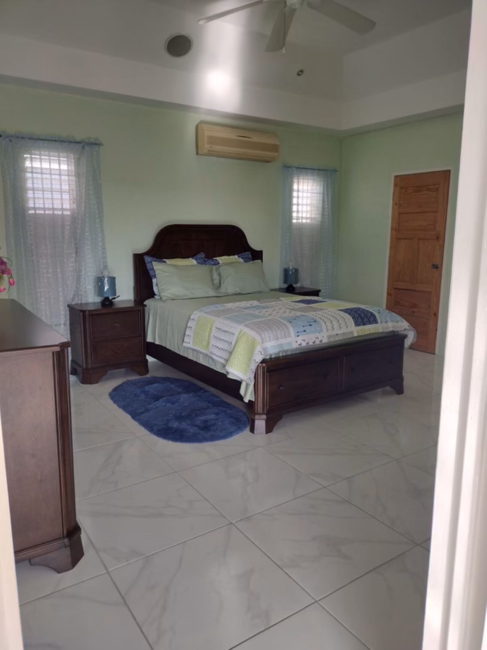 3 bedrooms, desk, iron/ironing board, WiFi