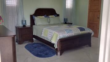 3 bedrooms, desk, iron/ironing board, WiFi