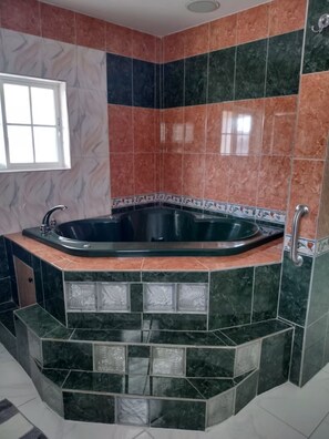 Shower, jetted bath, hair dryer, towels