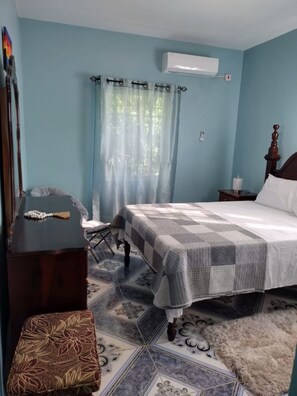 3 bedrooms, desk, iron/ironing board, WiFi