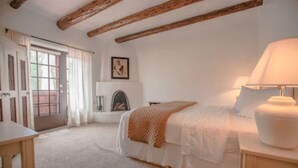 Basic Room | Desk, WiFi (free) - The Historic San Geronimo Lodge (Taos)