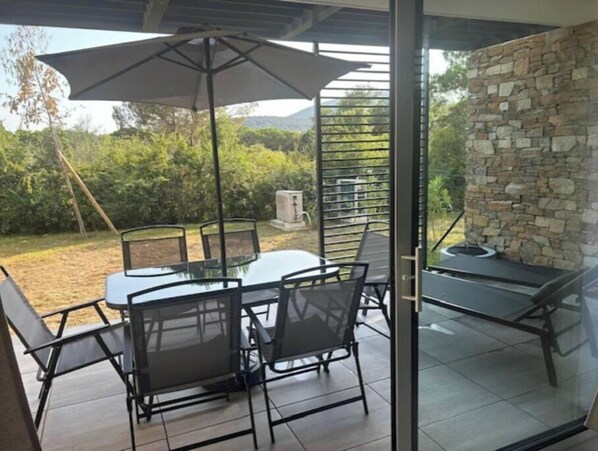 Outdoor dining - 2-bedroom house for 6 people (Sainte-Maxime)