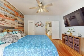 3 Schlafzimmer, Schreibtisch, Bügeleisen/Bügelbrett, Reisekinderbett