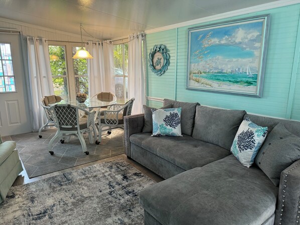 Living area - Venice Bungalow - Come relax near the Myakka River & 15 Minutes from the Beach! (Venice)