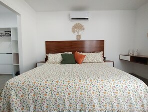 4 habitaciones, tabla de planchar con plancha, wifi y ropa de cama 
