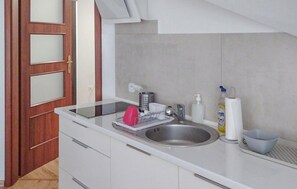 Refrigerador, placa de cocina, lavavajillas, cafetera/tetera