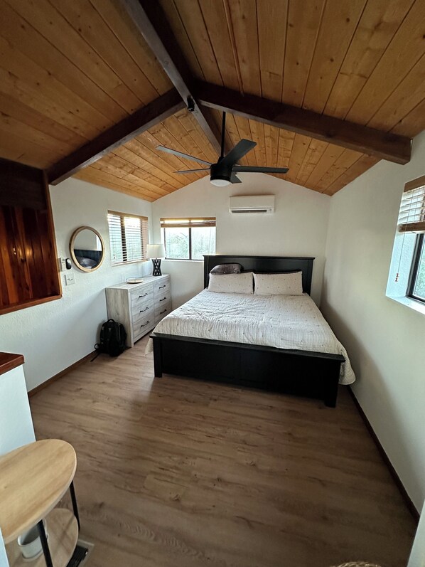 2 bedrooms, travel crib, free WiFi, bed sheets