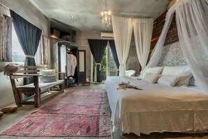 5 bedrooms, free WiFi, bed sheets