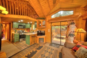 Smart TV, fireplace, books - Cabin - Full Kitchen - TV - Pet friendly (South Lake Tahoe)