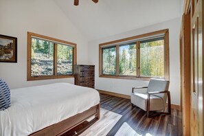 3 camere, una scrivania, ferro/asse da stiro, Wi-Fi gratuito