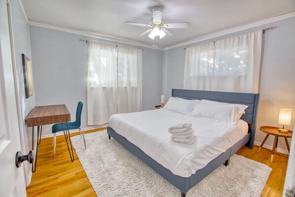 2 habitaciones, escritorio, tabla de planchar con plancha y wifi