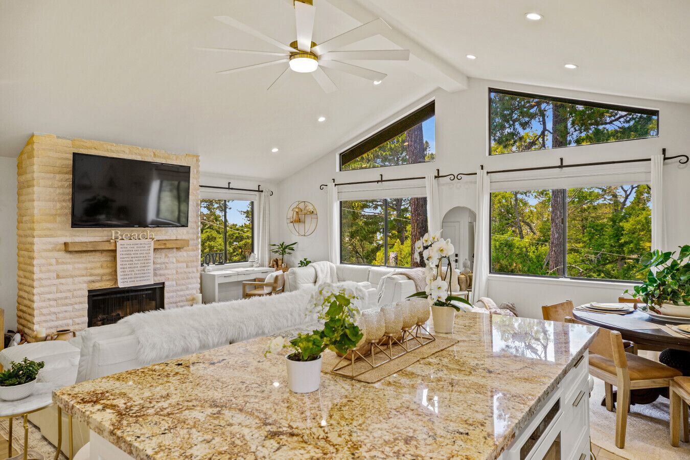 Télévision, cheminée