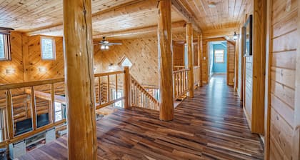 Woodland Haven: 5BR Retreat with Sauna