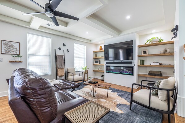 Smart TV, fireplace, books, stereo