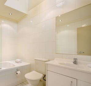 Shower, hair dryer, towels - Pagano 3 - Crackenback Ridge (Crackenback Ridge)