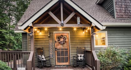 Luxury Fall Cabin • Creekside + Game Room