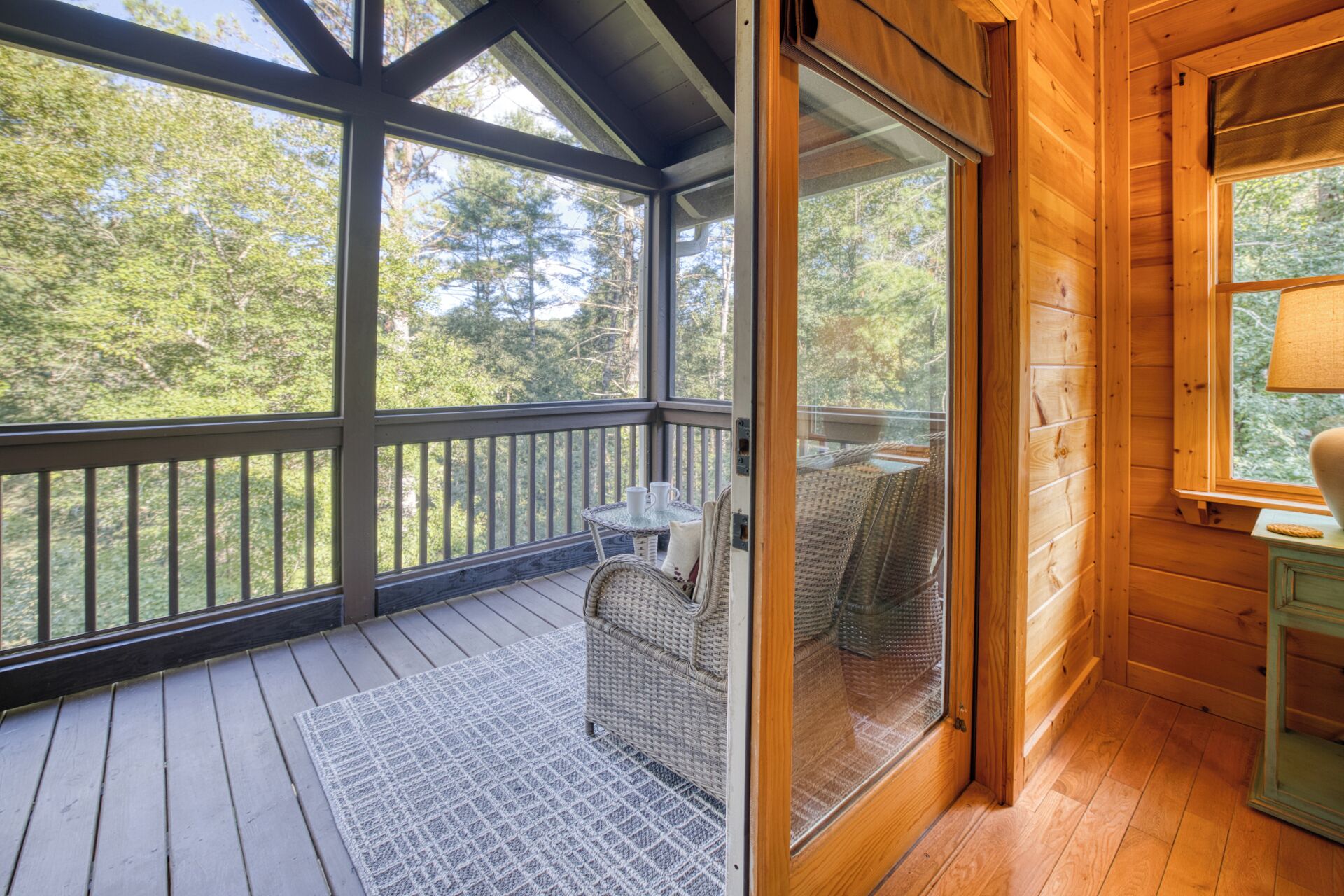 المنشأة من الداخل