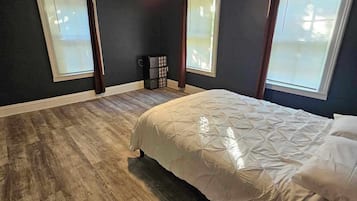 5 bedrooms, WiFi, bed sheets