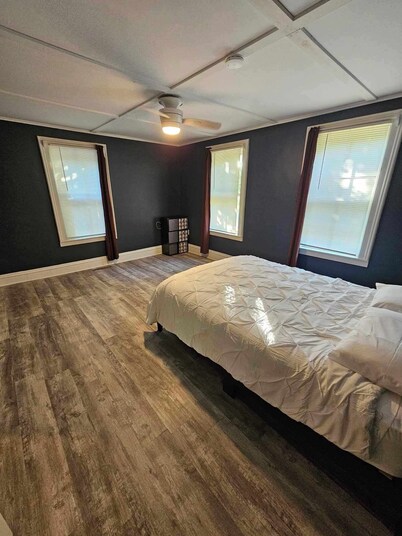 Spacious Canton House 5BR, 3 bathroom, WiFi, AC, Great Location