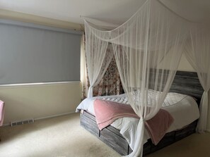 3 bedrooms, desk, iron/ironing board, free WiFi