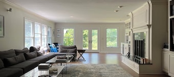 Charming 3-bedroom house in wonderful Moreland Hills with a shared pond & trail