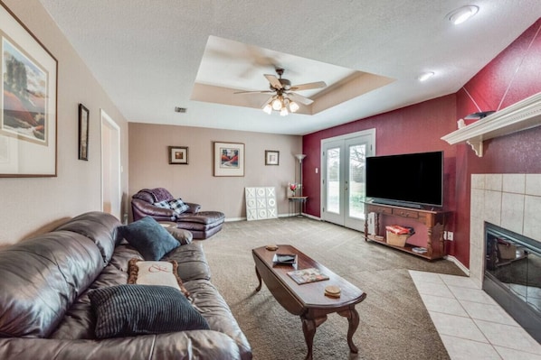 TV, fireplace