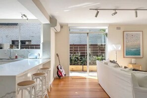 Interior - Luxe-Coastal Balmoral Townhouse
(Mosman)